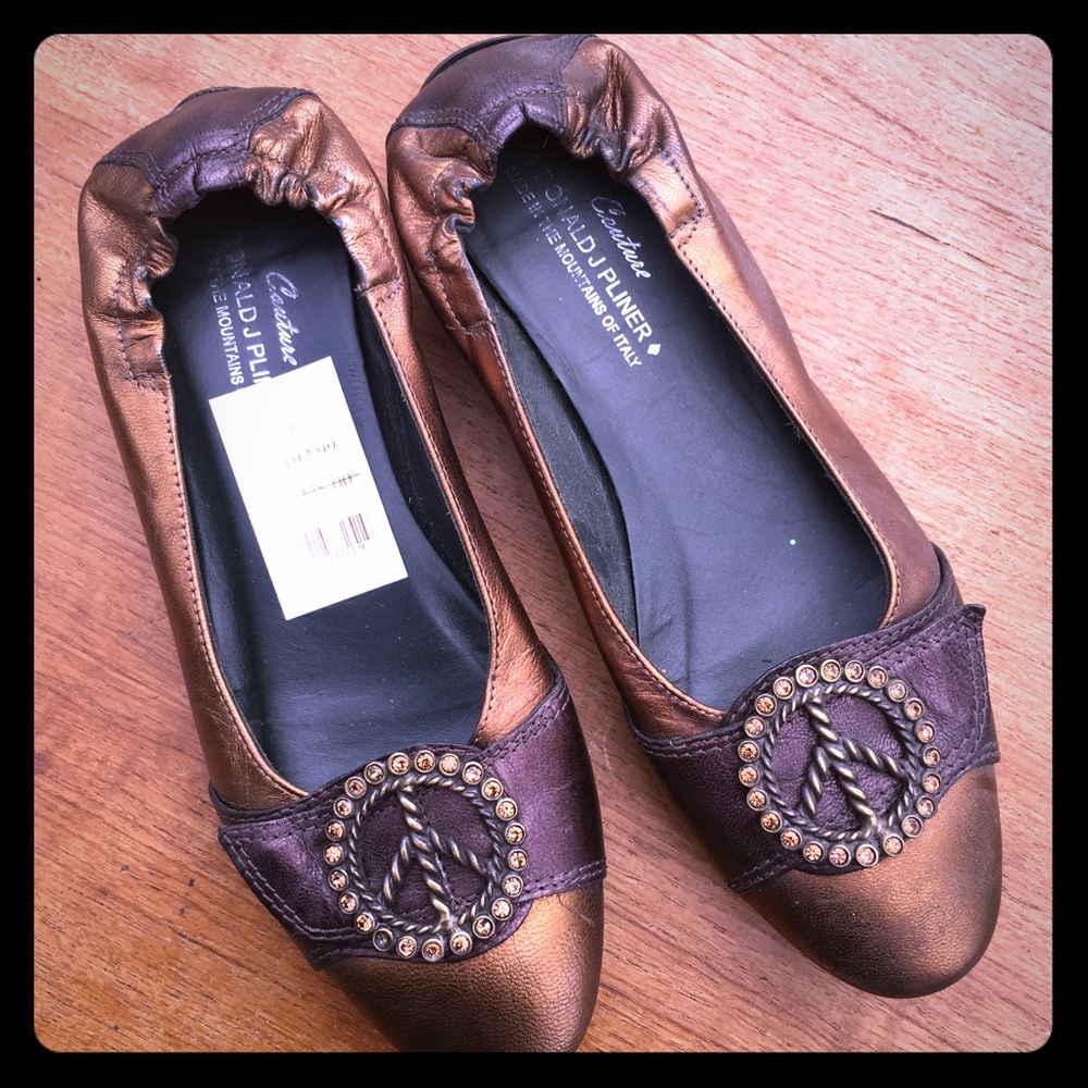 Like NEW! Peace sign flats ✌🏽☮️💝